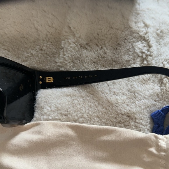 Louis Vuitton sunglasses - Picture 6 of 9